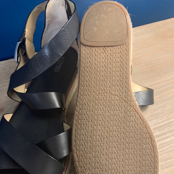 Michael Kors sandals - Picture 3 of 3